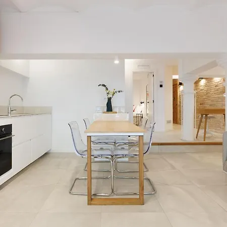 Apartment Stylish Near Placa Espana